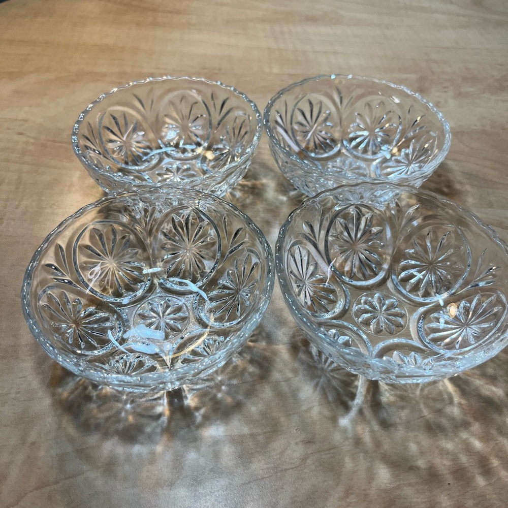 Vintage Glass Bowl Set of Four, Star Cameo Medallion Bowl Set